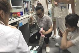 華謀咨詢?yōu)槟翅t(yī)院進行樣板科室可視化標(biāo)準(zhǔn)培訓(xùn)